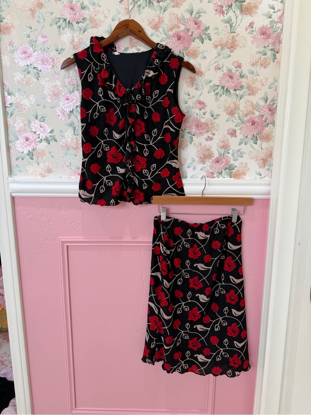 Y2K Floral Lace-Trim Two-Piece Sleep Set in Black and Red